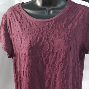 (120) Simply Vera Vera Wang Top size  M.